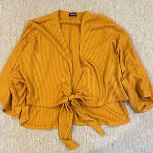 Yellow Shrug/shall/cape. Size small/medium. Has never been worn